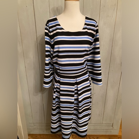LANE BRYANT BLUE NAUTICAL STRIPE‎ DRESS SZ 20 Textured Stripe NWOT ￼ gorgeous - Picture 1 of 9